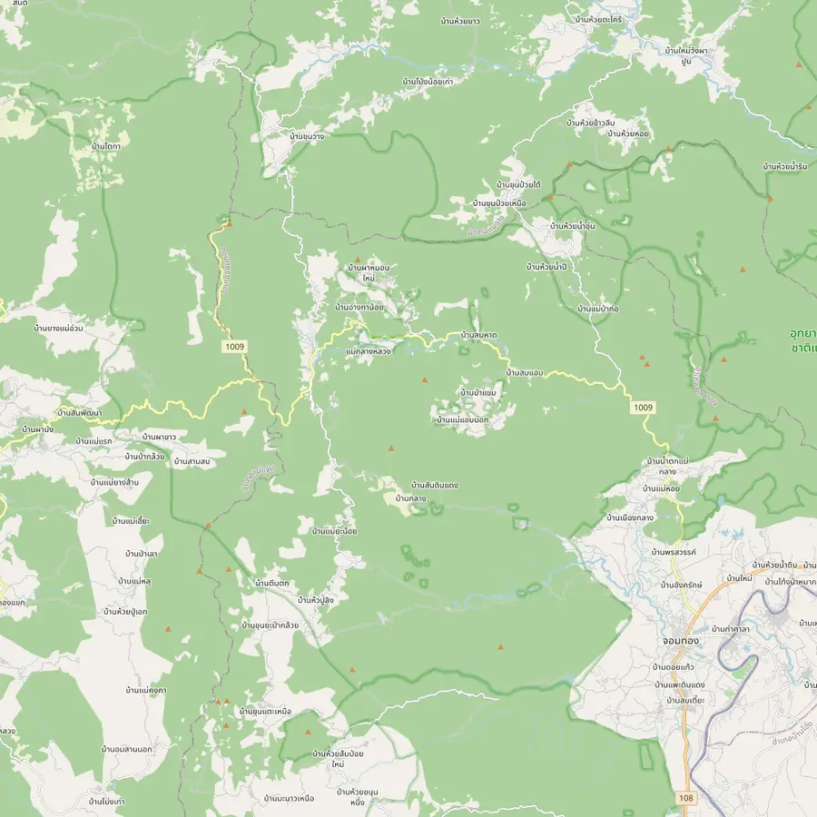 Map of Doi Inthanon National Park with the summit, the twin pagodas, the trails and the main waterfalls